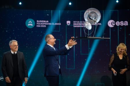 Dr. Josef Aschbacher